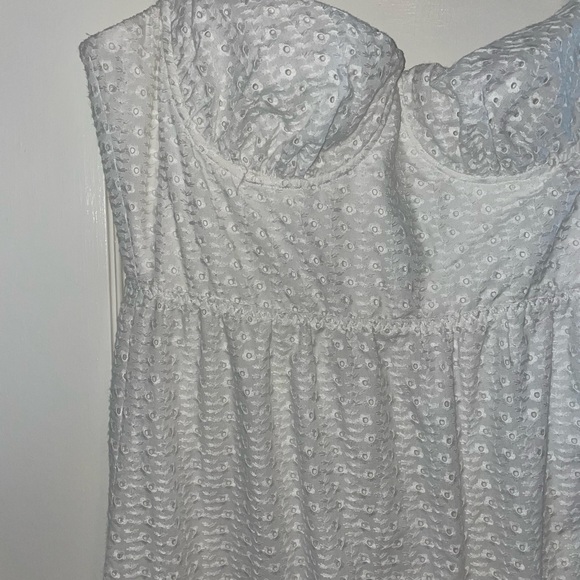 Never worn White House of CB dress! Size L+ (12) w/ larger cups. - Picture 5 of 7